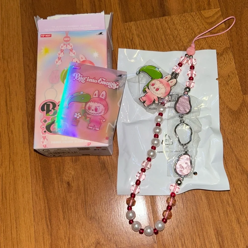 Brand New in Box THE MONSTERS Big Into Energy Phone Charm ‘LOVE’